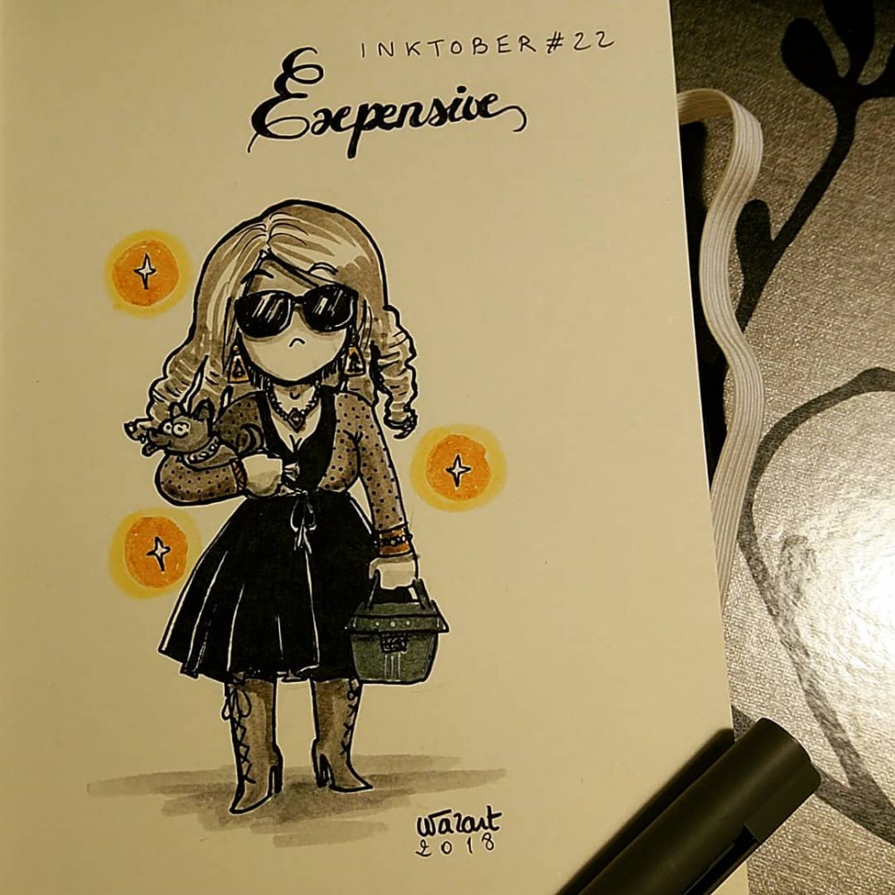 Une femme avec des gros bijous et un chihuahua au bras, avec un air suffisant et d'énormes lunettes de soleil