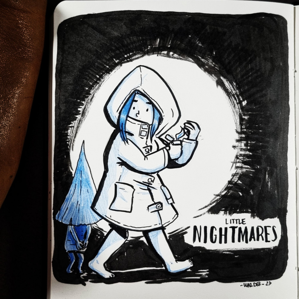 Waz pied nus avec un ciré comme le personnage principal du jeu Little Nightmares, un briquet allumé dans la main, tête tournée vers un petit Nome