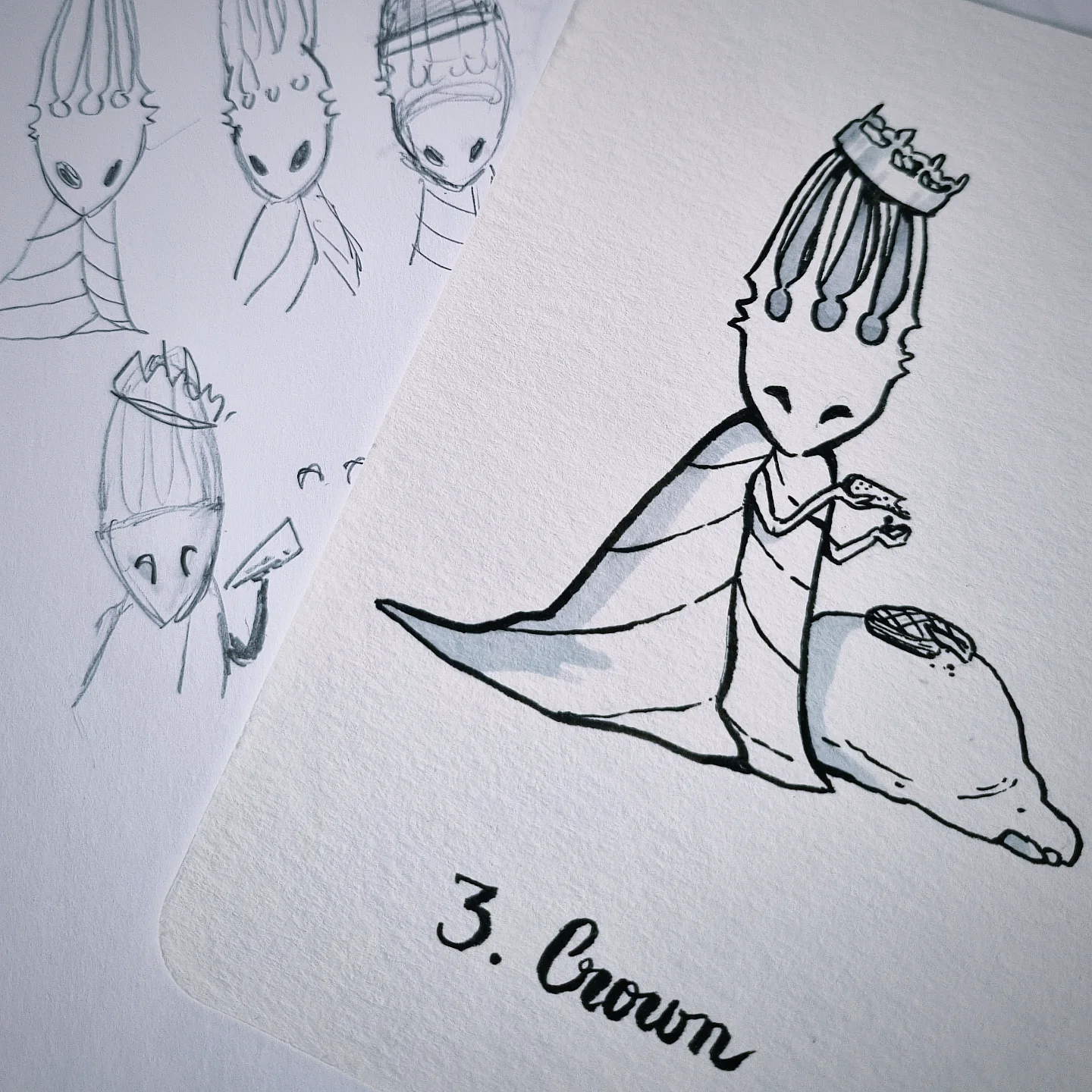 Le Roi Pâle, l'air content, une part de galette à la main, une fève dans l'autre