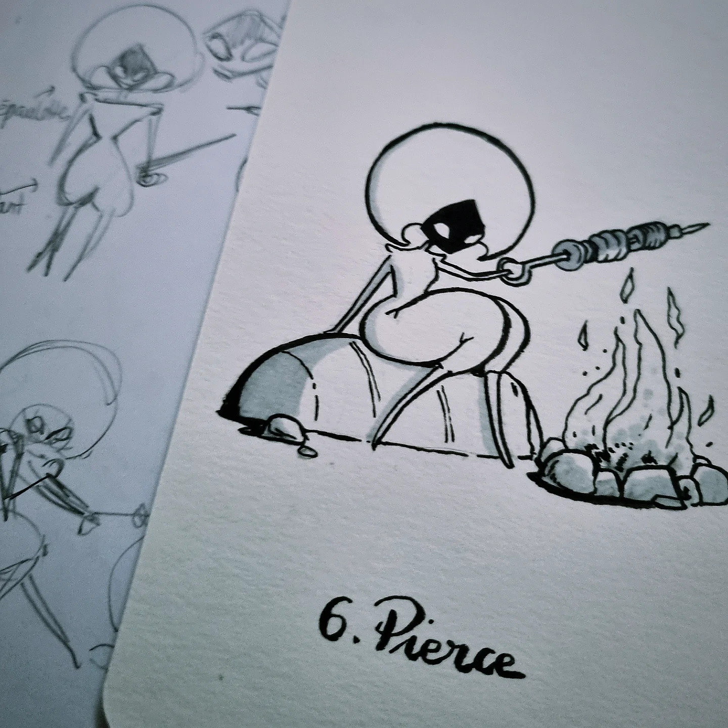 Lace en train de se faire griller une brochette sur un feu de camp, à l'aide de son aiguillon