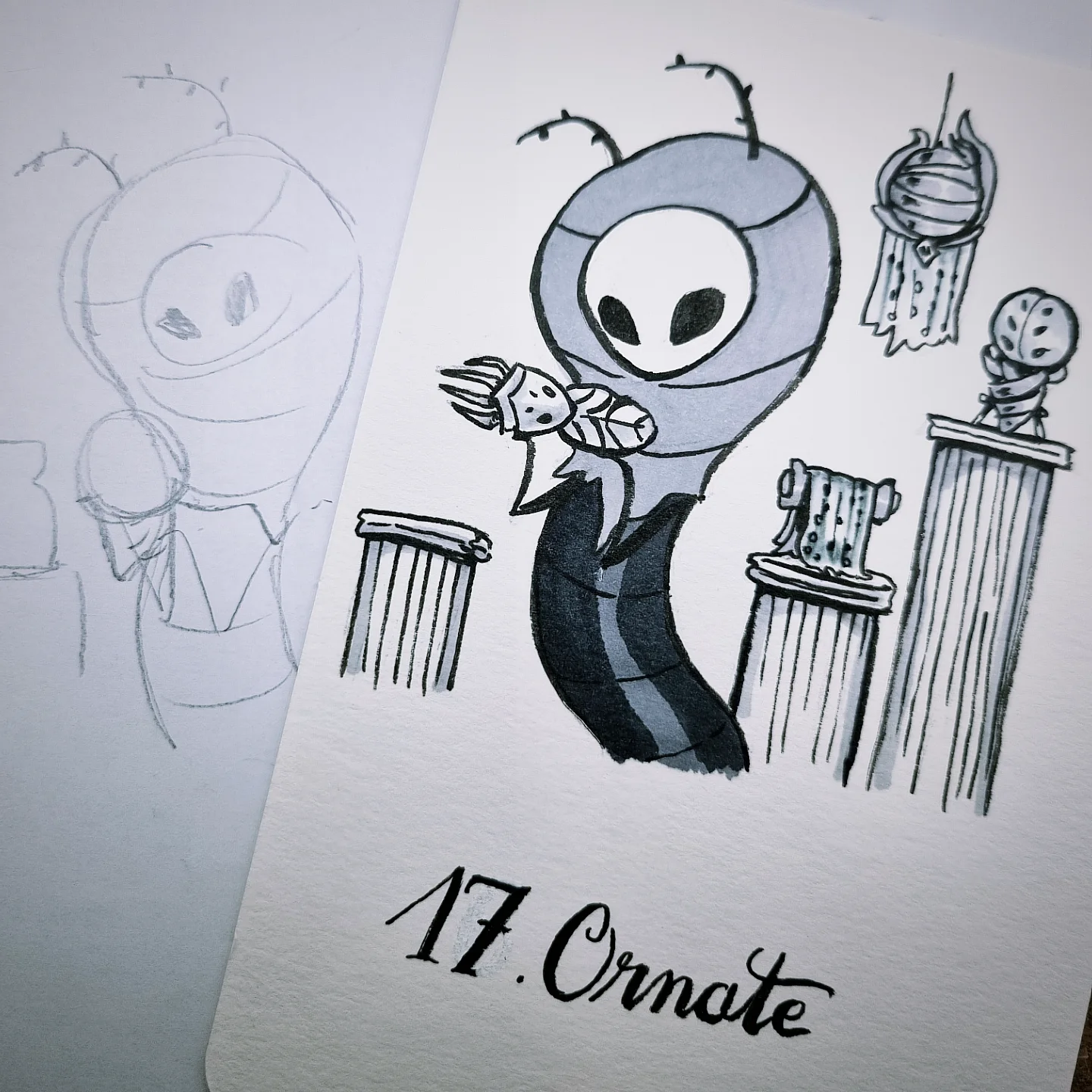 Srounge tenant un nouvel objet devant sa collection