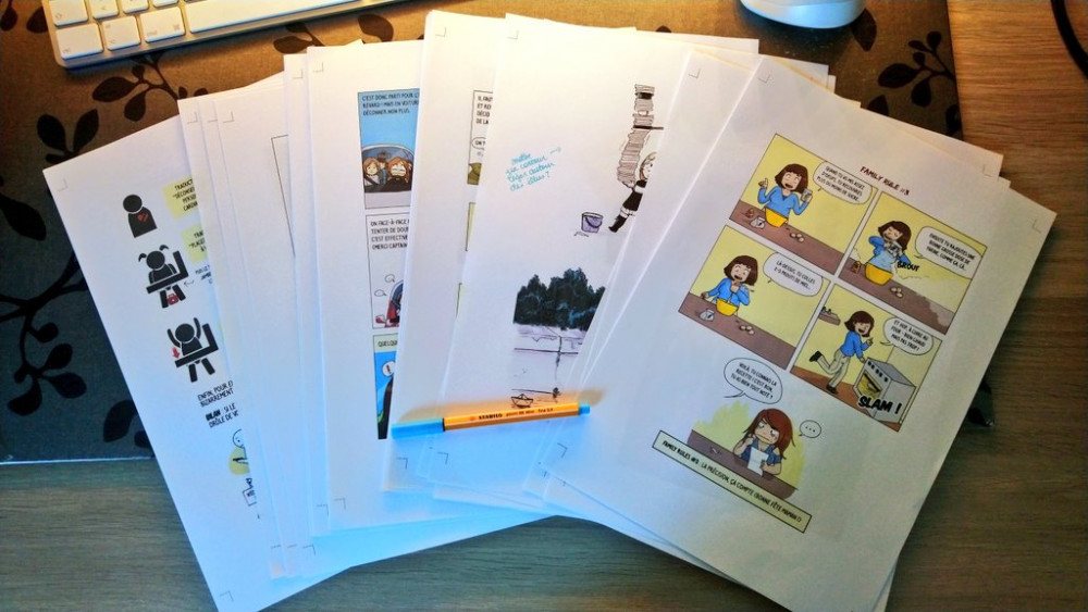 Pour le titre, j'hésite encore entre "La précision, ça compte" et "Le choc des générations" (mais chut, ça reste entre nous) Photo d'une impression brouillon des pages du recueil, avec des corrections au stylo bleu